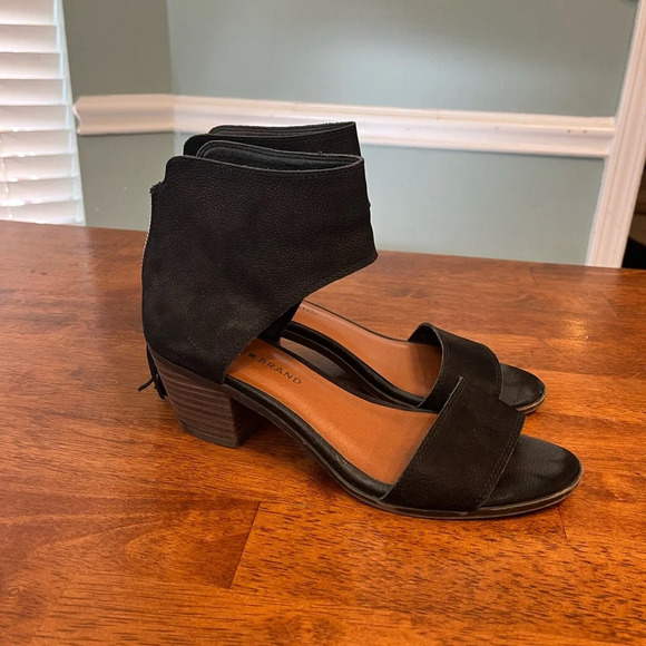 Lucky brand Barbina Leather Cuff Block Heel Sandals 8 Black Strappy - Picture 1 of 15